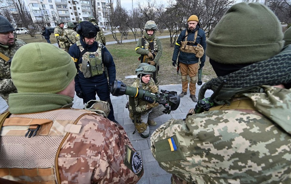 Mỹ cung cấp vũ khí chống tăng cho Ukraina. Ảnh: AFP