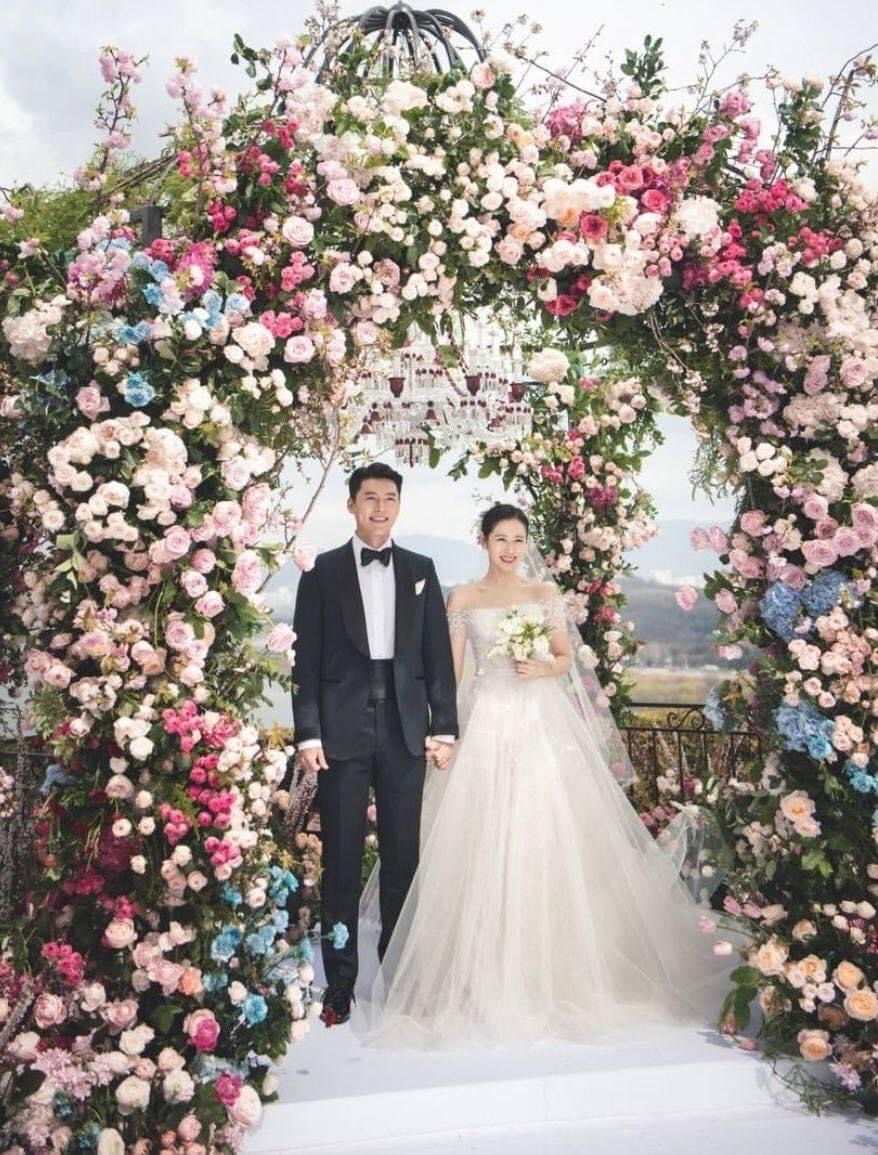 Ảnh cưới đẹp như mơ của Huyn Bin và Son Ye Jin. Ảnh: Allkpop