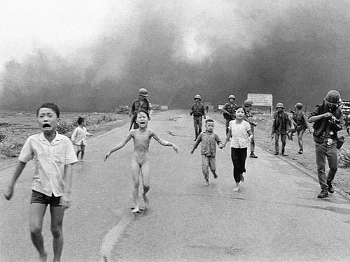 Bức ảnh “Em bé Napalm” chụp năm 1972 đến nay đã 50 năm. Ảnh: Nick Út