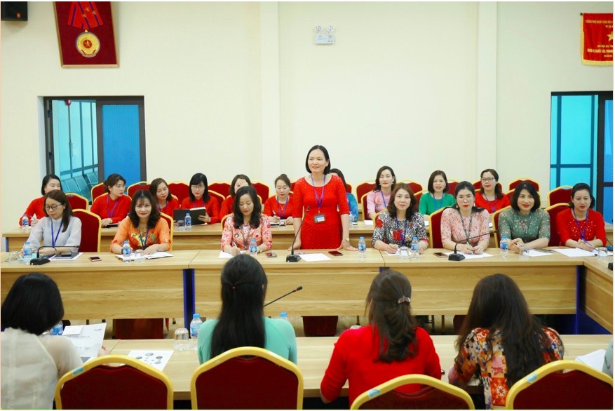 Ban nữ công CĐCS Sở Nội vụ tỉnh Điện Biên tổ chức hội thảo nâng cao chất lượng hoạt động nữ công và phát động các phong trào thi đua. Ảnh: Thu Hằng.