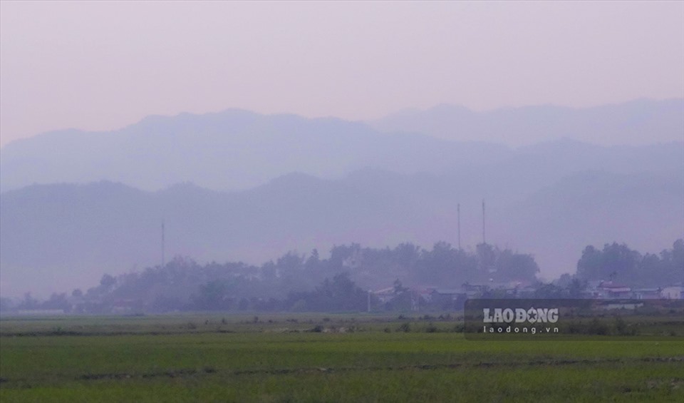 Ngày 10-11.4 tầm nhìn tại sân bay Điện Biên Phủ chỉ ở mức khoảng 2.000m. Ảnh: Văn Thành Chương
