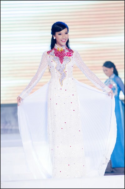 Hoàng Oanh giành Á hậu 1 cuộc thi Hoa hậu Việt Nam qua ảnh 2012. Ảnh: ST
