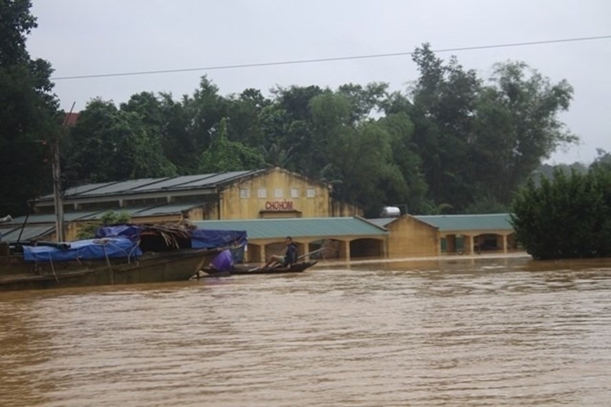 Chợ Hôm ở xã Phương Mỹ (nay là Điền Mỹ) trũng thấp, thường bị ngập lụt vào mùa mưa lũ. Ảnh: Trần Tuấn.