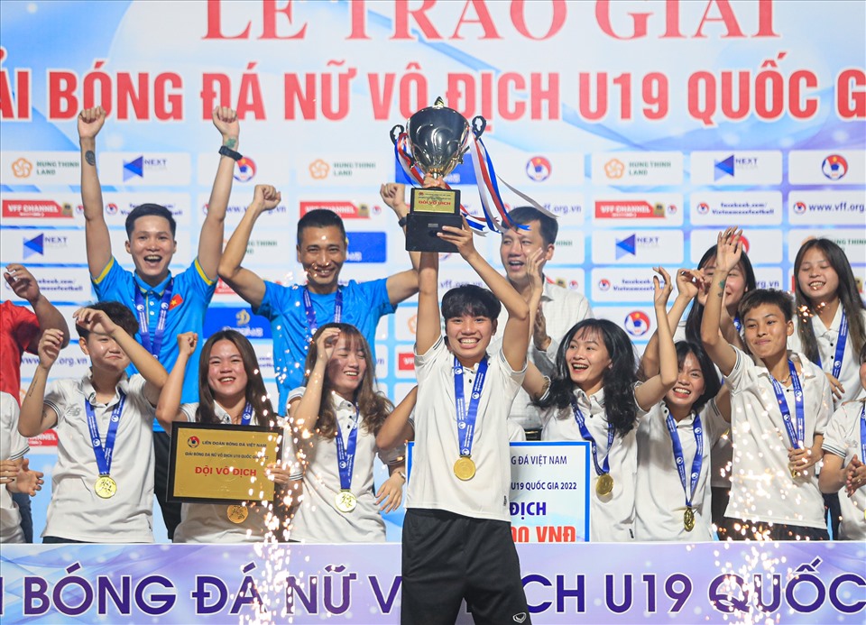 U19 Hà Nội giành chức vô địch xứng đáng sau chiến thắng trước Sơn La ở lượt đấu cuối cùng. Ảnh: VFF