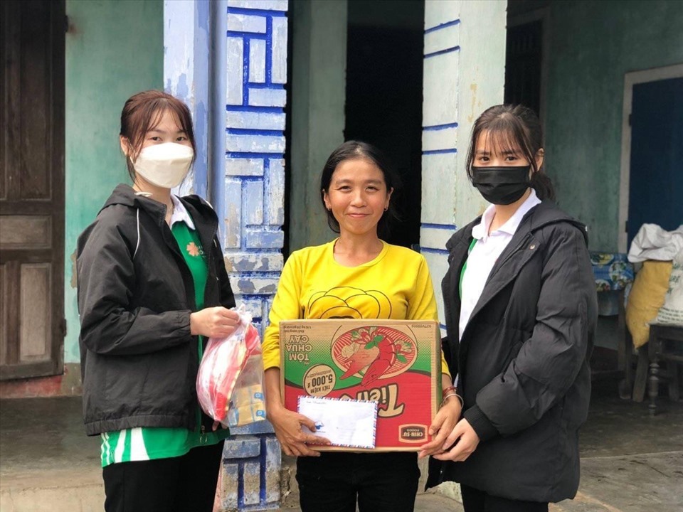 Cuối năm 2021, Thắng cùng các bạn tổ chức trao quà cuối năm cho các hộ gia đình có hoàn cảnh đặc biệt khó khăn tại Duy Xuyên, Quảng Nam.