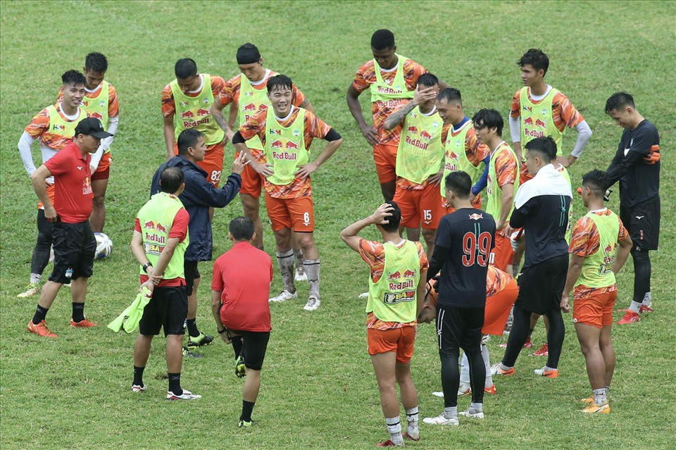 Chiều 13.4, Hoàng Anh Gia Lai có buổi tập trên sân vận động Quân Khu 7 (quận Tân Bình, TPHCM). Đây là buổi tập nằm trong quá trình chuẩn bị cho AFC Champions League 2022 của đội bóng phố núi.