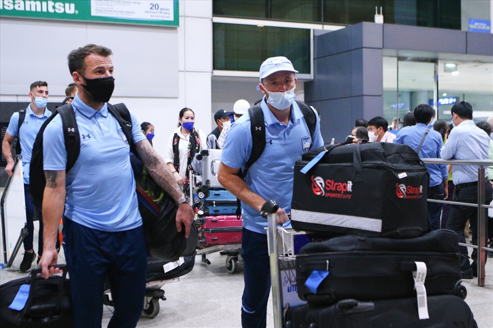 Theo lịch dự kiến, chuyến bay chở các thành viên của Sydney FC sẽ đáp xuống sân bay Tân Sơn Nhất vào lúc 16h25 chiều 13.4.