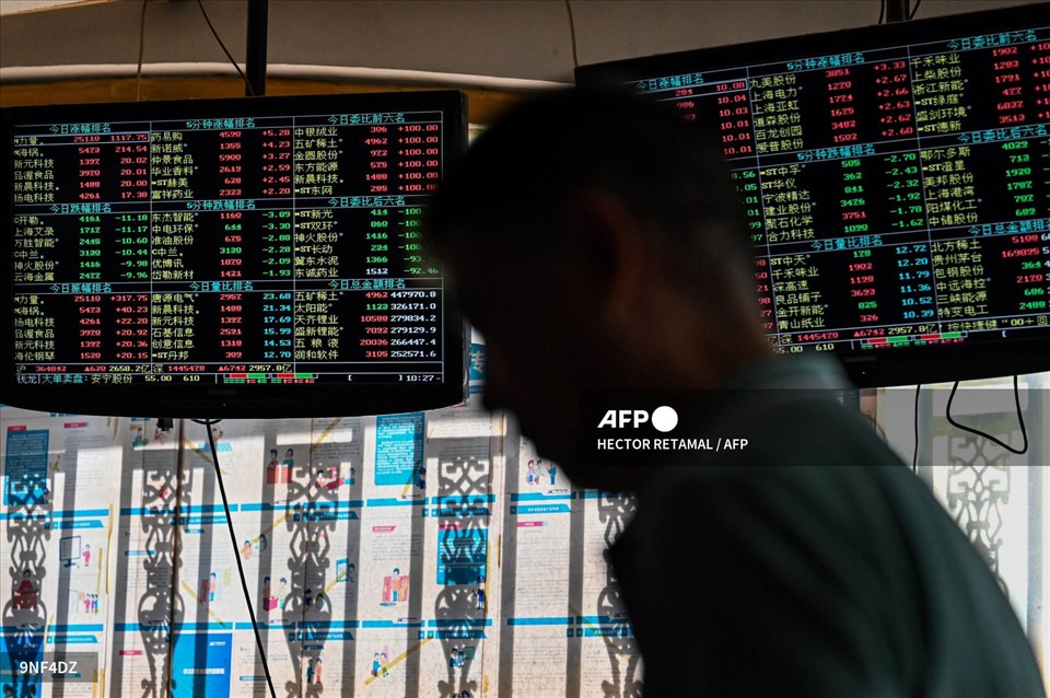 Sở giao dịch chứng khoán Thượng Hải chỉ xếp sau New York và London. Ảnh: AFP