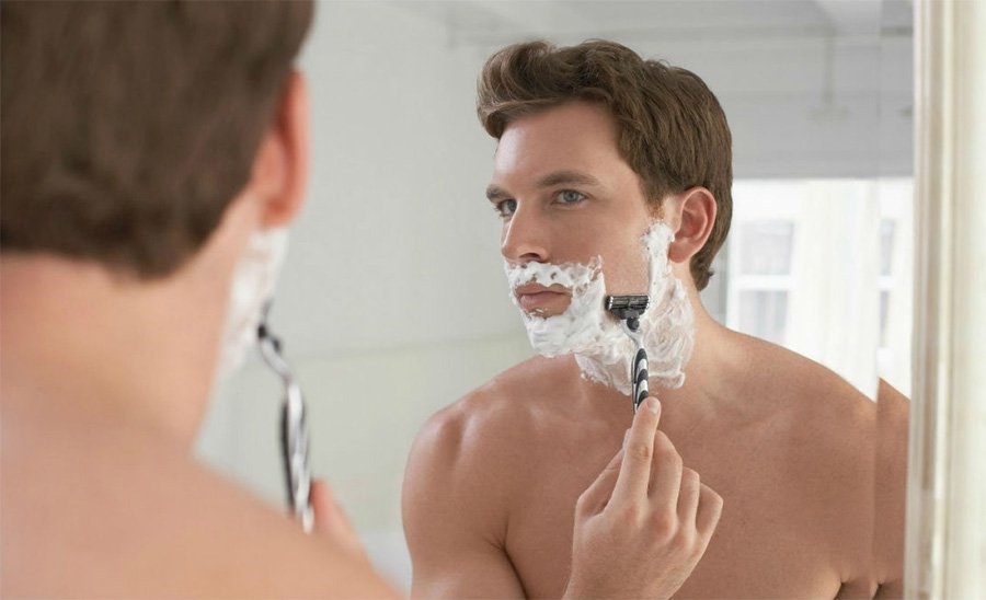 Hãy cạo râu một cách thông minh để giữ cho da bạn luôn săn chắc (Ảnh minh họa)