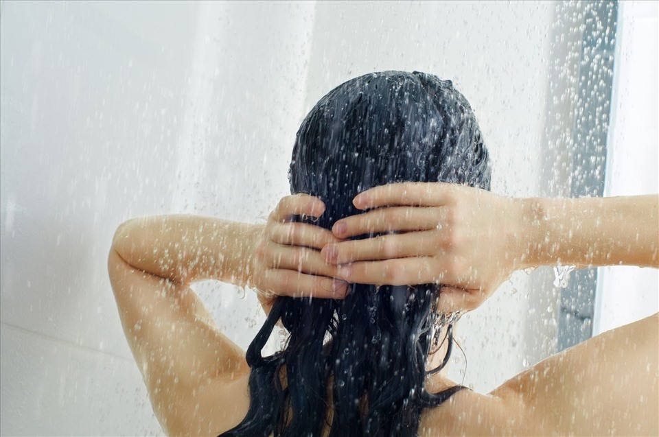 Tắm nước lạnh có ảnh hưởng tính cực đến cả sức khỏe thể chất và tinh thần.