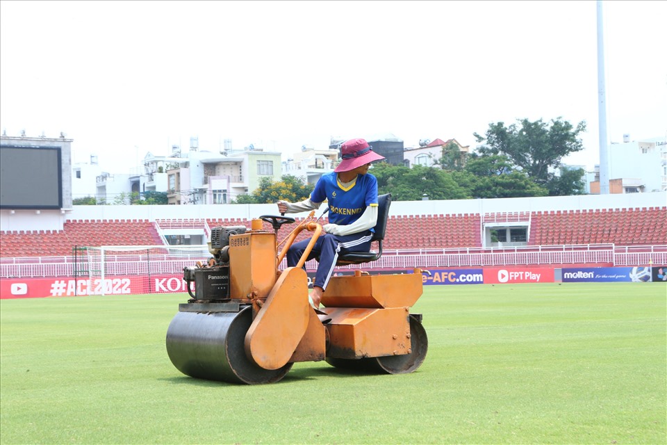 Mặt cỏ được chăm chút cẩn thận trước ngày khai màn giải đấu danh giá nhất cấp câu lạc bộ Châu Á.
