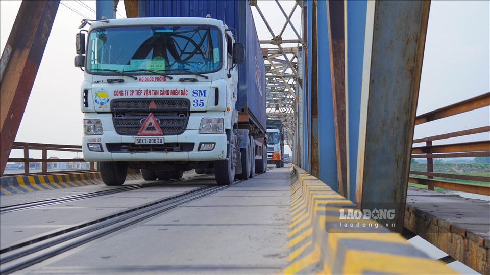 Xe tải từ Quảng Ninh, Hải Phòng, Hải Dương chạy đến Lạng Sơn chọn qua đường này thay cung đường khác bởi vừa rút ngắn được hàng chục km, vừa tránh được một số trạm thu phí.