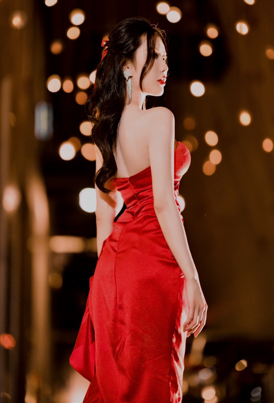 Xuất hiện tại một sự kiện về thời trang mới đây, người đẹp Trang Milk cầu kỳ trong cách chọn lựa váy áo và trang điểm, tạo kiểu tóc đã giúp Trang Milk tạo được dấu ấn riêng trên thảm đỏ.