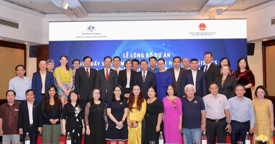 Các đại biểu tham dự Lễ công bố dự án “Thúc đẩy sự tham gia của doanh nghiệp logistics với giáo dục nghề nghiệp tại Việt Nam (2021-2025)”. Ảnh: Khánh Minh
