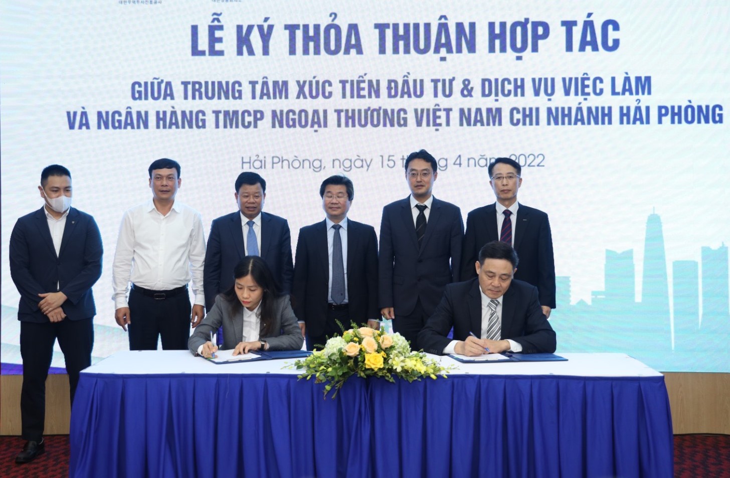 Trung tâm Xúc tiến đầu tư và dịch vụ việc làm (Khu kinh tế Hải Phòng) ký hết hợp tác với Ngân hàng TMCP Ngoại thương Việt Nam chi nhánh Hải Phòng