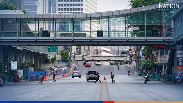 Là ngày lễ hội quan trọng nhất trong năm, nhưng Songkran năm nay ở Thái Lan vắng lặng do lệnh cấm của chính quyền không cho té nước, vì sơ lây lan dịch bệnh.