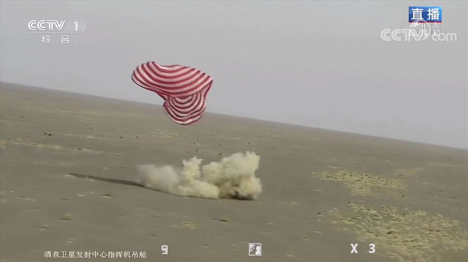 The Chinese spacecraft landed on April 16, 2022.  Photo: CCTV