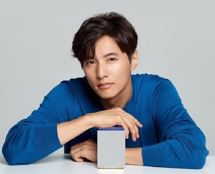 Tháng 12.2021, Won Bin tái xuất trong một quảng cáo mỹ phẩm khiến công chúng “dậy sóng” bởi ngoại hình “trẻ mãi không già” tuổi U50. Ảnh: ST