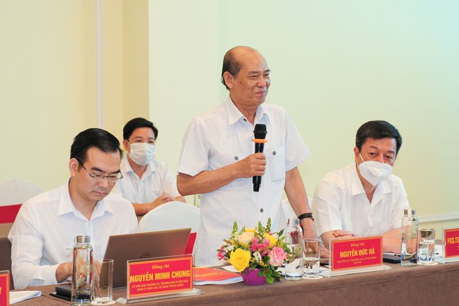 Đồng chí Nguyễn Đức Hà, nguyên Vụ trưởng Vụ Cơ sở đảng (Ban Tổ chức Trung ương) phát biểu ý kiến tại Hội thảo. Ảnh: Ngọc Diệp