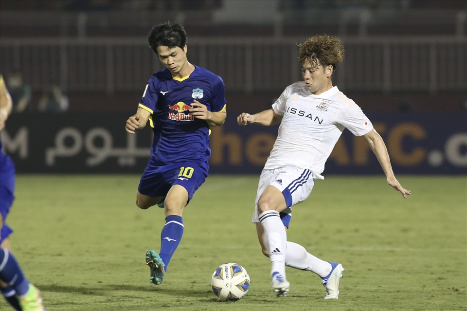 Công Phượng cùng Hoàng Anh Gia Lai thi đấu nỗ lực trước Yokohama F. Marinos. Ảnh: Thanh Vũ