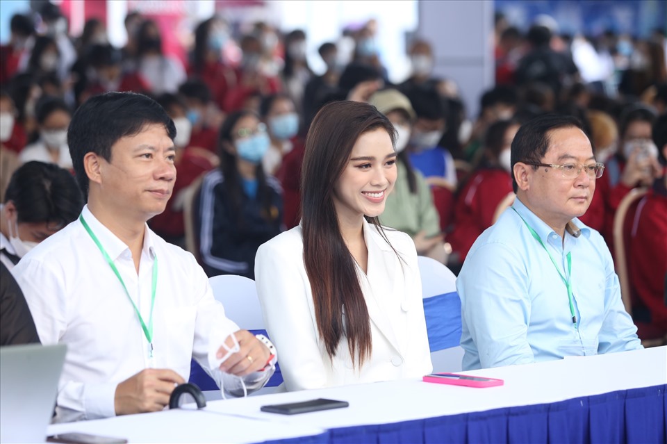 Hoa hậu Đỗ Thị Hà tham gia chương trình “Sóng Festival – Ngày thẻ Việt Nam”. Ảnh: NVCC