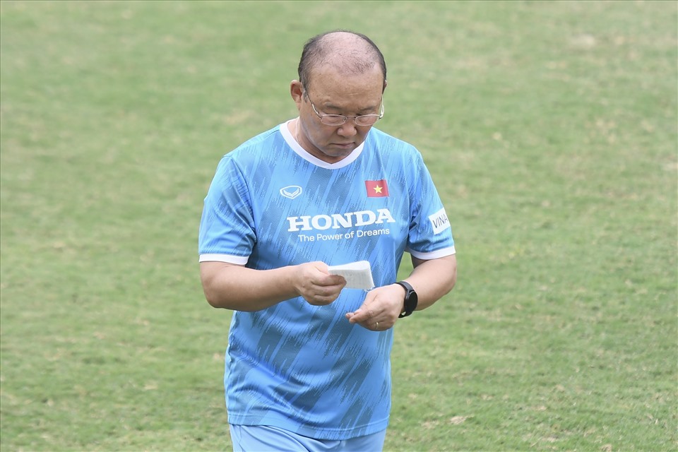 Huấn luyện viên Park Hang-seo có nhiều việc phải làm sau 2 trận đấu giao hữu của U23 Việt Nam với U20 Hàn Quốc. Ảnh: Minh Hiếu