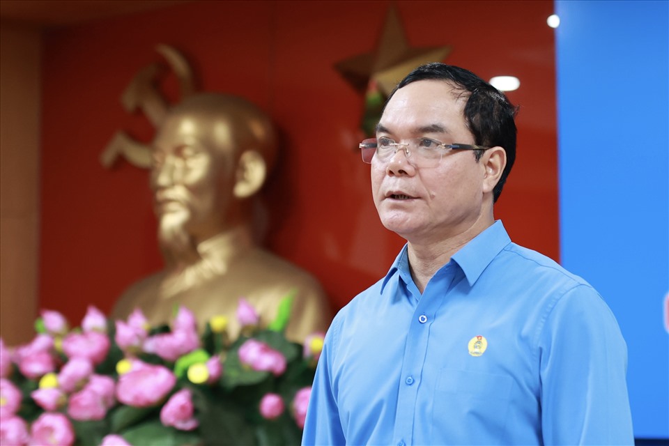 Chủ tịch Tổng Liên đoàn Lao động Việt Nam Nguyễn Đình Khang phát biểu tại hội nghị. Ảnh: Bảo Hân
