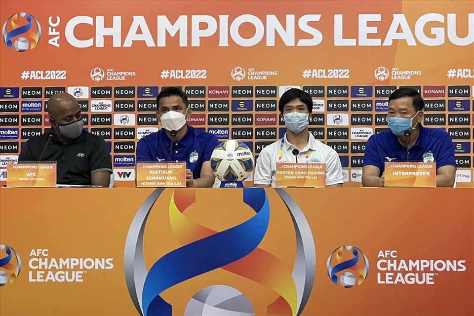 Huấn luyện viên Kiatisak không có áp lực thành tích tại AFC Champions League 2022. Ảnh: Thanh Vũ