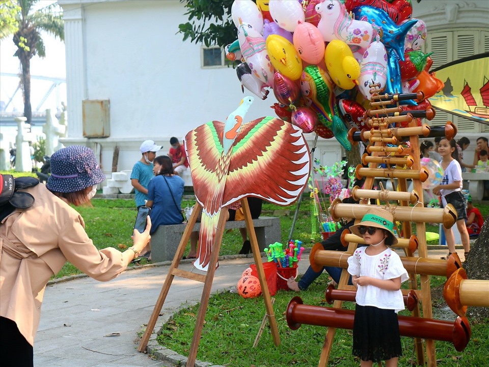 Lễ hội được tổ chức từ ngày 16.4 đến ngày 23.4.2022 với các hoạt động biểu diễn thả diều, trưng bày và trải nghiệm làm diều Huế.