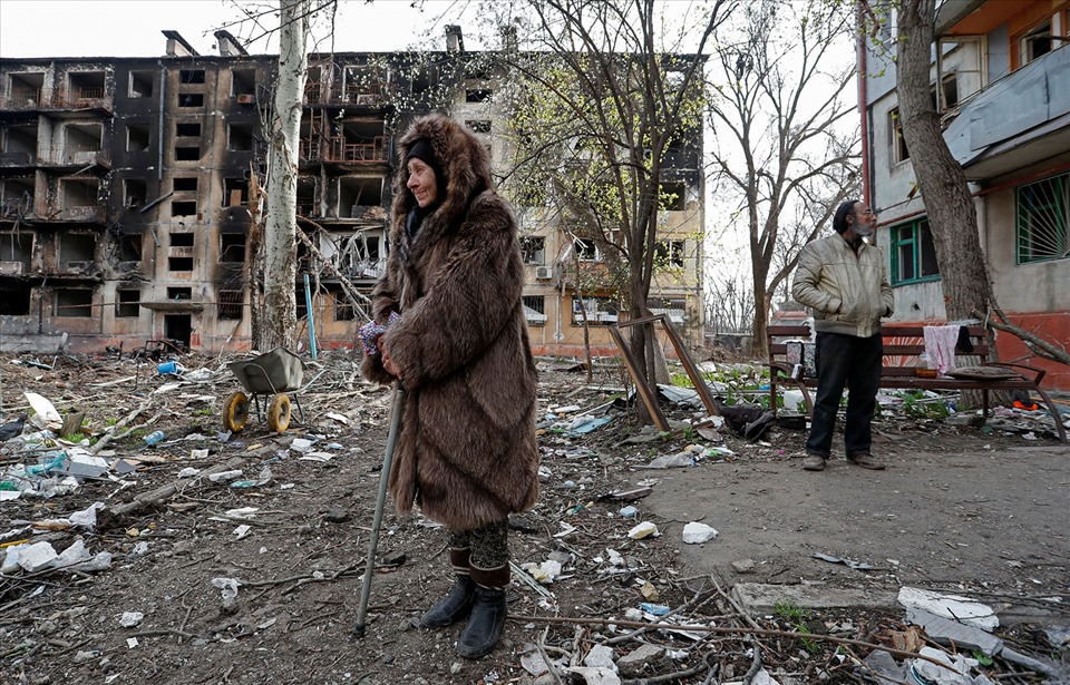 Một khu dân cư ở Mariupol, Ukraina bị phá huỷ, ngày 17.4.2022. Ảnh: Reuters