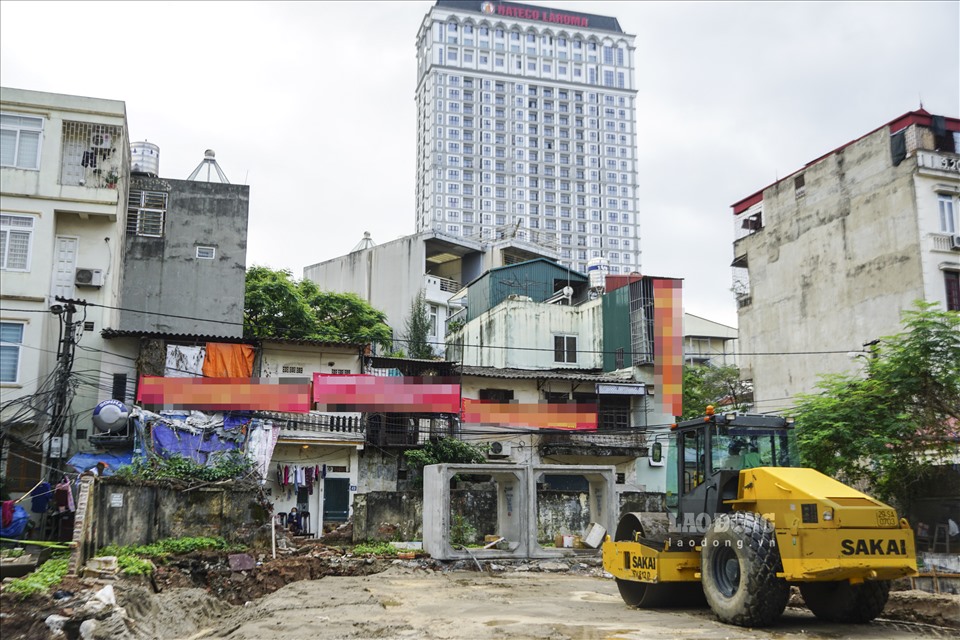 UBND quận đã ban hành quyết định thu hồi đất, quyết định phê duyệt phương án bồi thường, hỗ trợ và tái định cư đối với toàn bộ 67/67 hộ. Đã có 38/67 hộ nhận tiền và bàn giao mặt bằng với diện tích mặt bằng đã thu hồi khoảng 2.760 mét vuông, 21/29 hộ gia đình (còn lại) đã cơ bản đồng thuận, quận đang tiếp tục tuyên truyền vận động các hộ dân nhận tiền và bàn giao mặt bằng.