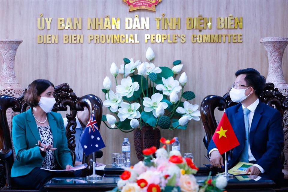 Đại sứ Australia tại Việt Nam Robyn Mudie gặp Phó Chủ tịch Ủy ban nhân dân tỉnh Điện Biên Phạm Đức Toàn. Ảnh: Khánh Minh
