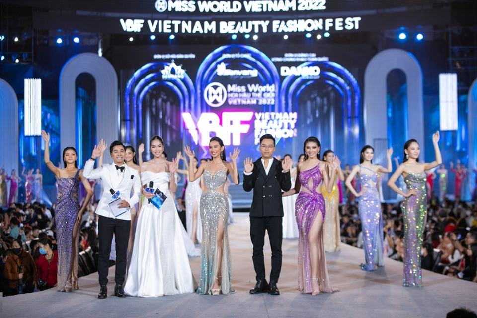 VietNam Beauty Fahion Fest tiếp theo với sự tham gia của 3 NTK: Võ Thanh Can, Hà Thanh Việt và Phạm Đăng Anh Thư. Ảnh: SV.