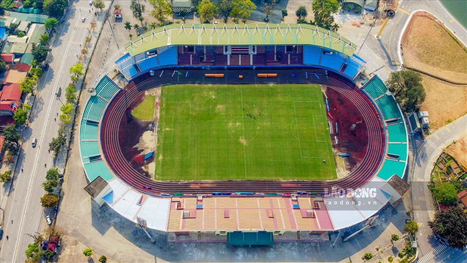 Sân Việt Trì có sức chứa 20.000 ghế, là sân nhà của câu lạc bộ Phú Thọ đang thi đấu ở giải hạng Nhất.