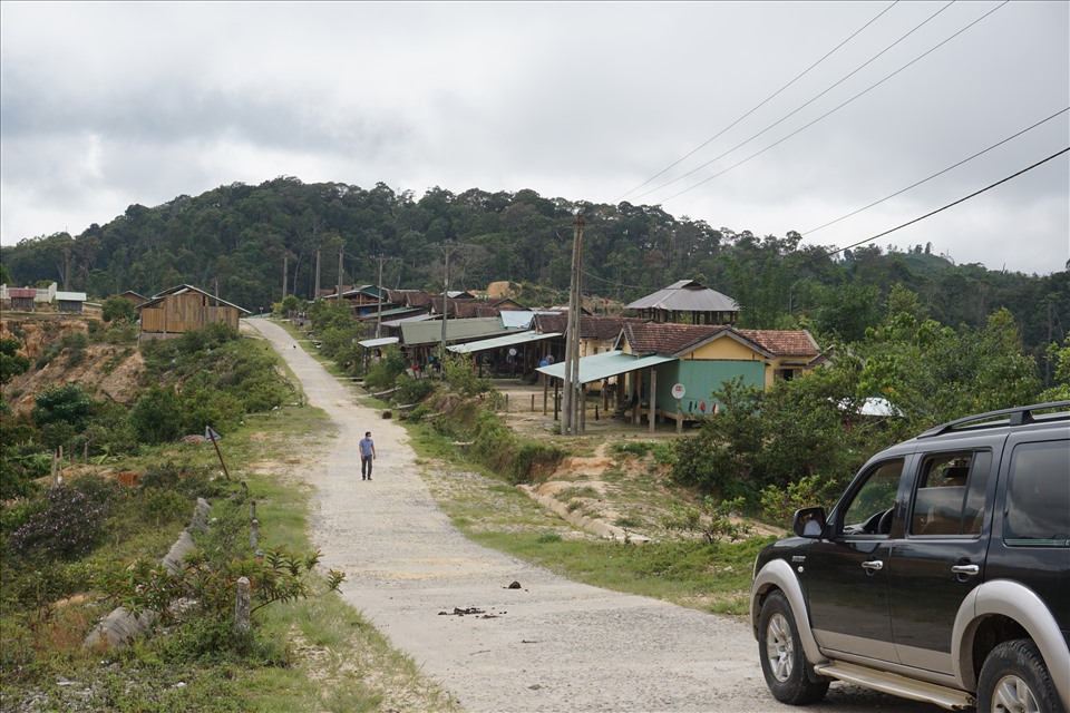 Một góc làng tái định cư thủy điện Thượng Kon Tum ở xã Đăk Tăng. Ảnh T.T