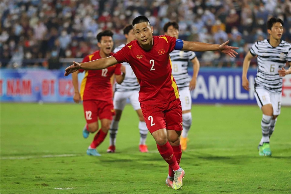 Văn Tới ghi bàn san bằng tỉ số cho U23 Việt Nam. Ảnh: H.A