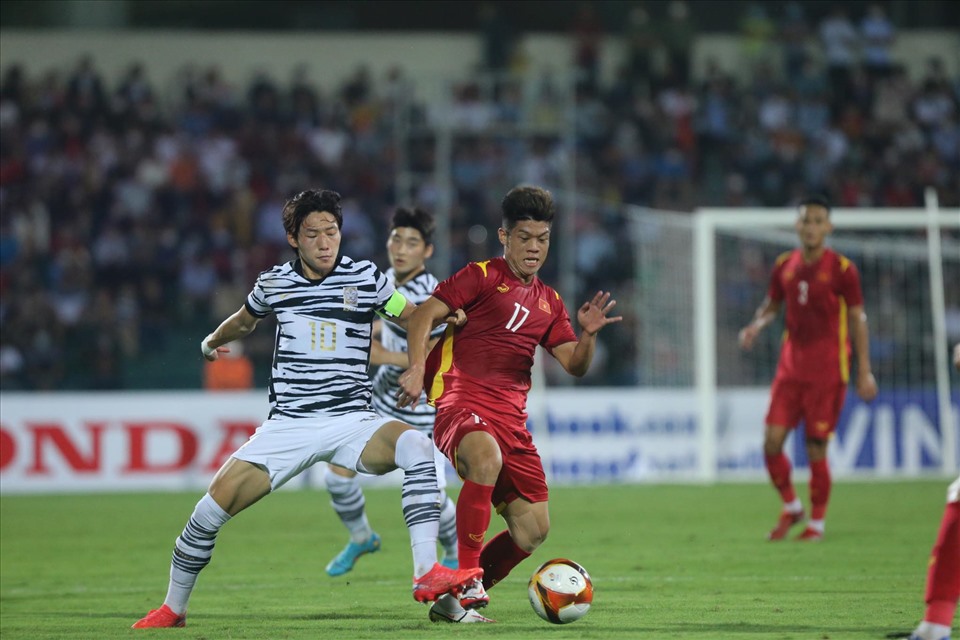 U23 Việt Nam vẫn chưa có sự kết dính sau khi thay hàng loạt cầu thủ. Ảnh: Minh Anh