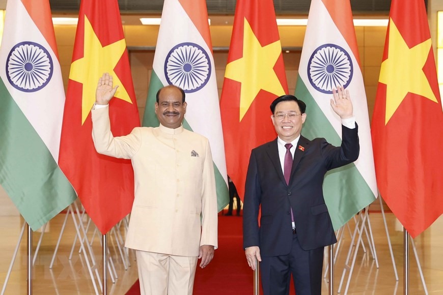 Chuyến thăm chính thức của Chủ tịch Hạ viện Ấn Độ góp phần tăng cường quan hệ đối tác chiến lược toàn diện giữa hai nước, tăng cường quan hệ hợp tác với Quốc hội Việt Nam; tiếp nối thành công chuyến thăm chính thức Ấn Độ năm 2021 của Chủ tịch Quốc hội Vương Đình Huệ. Ảnh: TTXVN