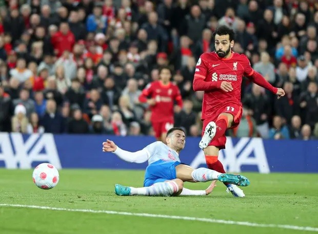 Tiếp đó là cú đúp của Salah, giúp tiền đạo này giải cơn khát bàn thắng. Ảnh: AFP