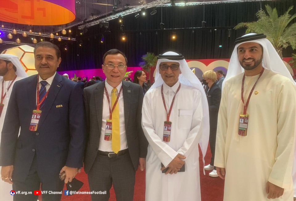 Từ trái sang: Chủ tịch Liên đoàn bóng đá Ấn Độ, Quyền Chủ tịch VFF Trần Quốc Tuấn, Chủ tịch Liên đoàn bóng đá UAE, Phó Chủ tịch Liên đoàn bóng đá Qatar. Ảnh: VFF