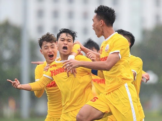 U19 Hà Nội ghi bàn sớm trong trận đấu với U19 Hoàng Anh Gia Lai. Ảnh: VFF