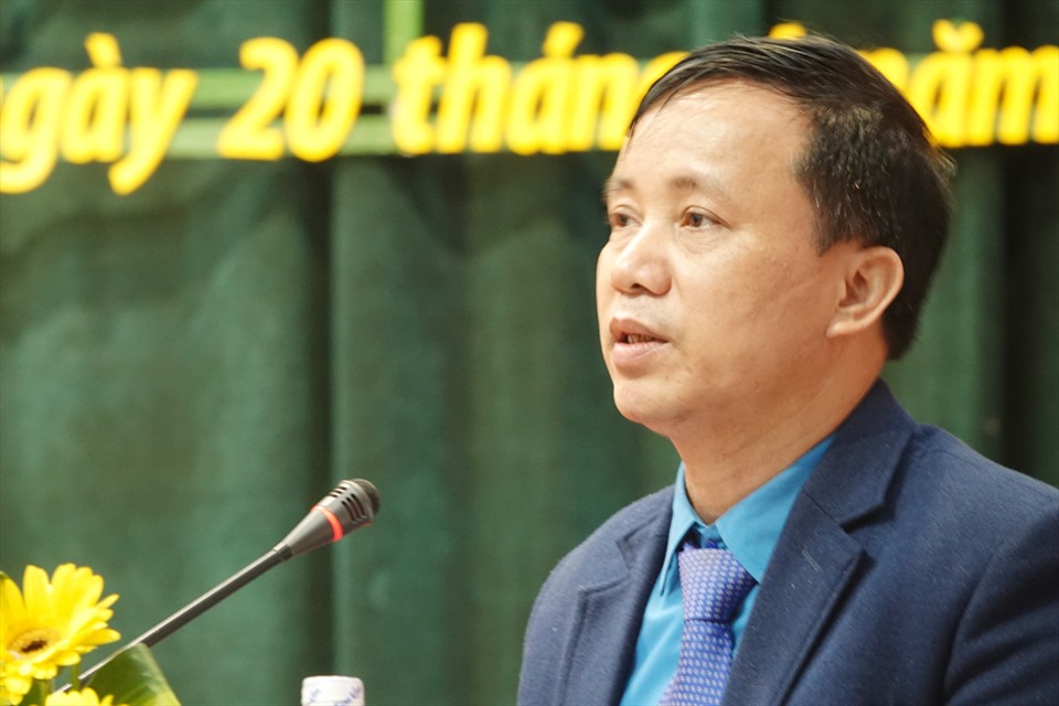 Ông Nguyễn Văn Danh - Chủ tịch LĐLĐ Hà Tĩnh trình bày diễn văn lễ phát động Tháng Công nhân. Ảnh: TT.