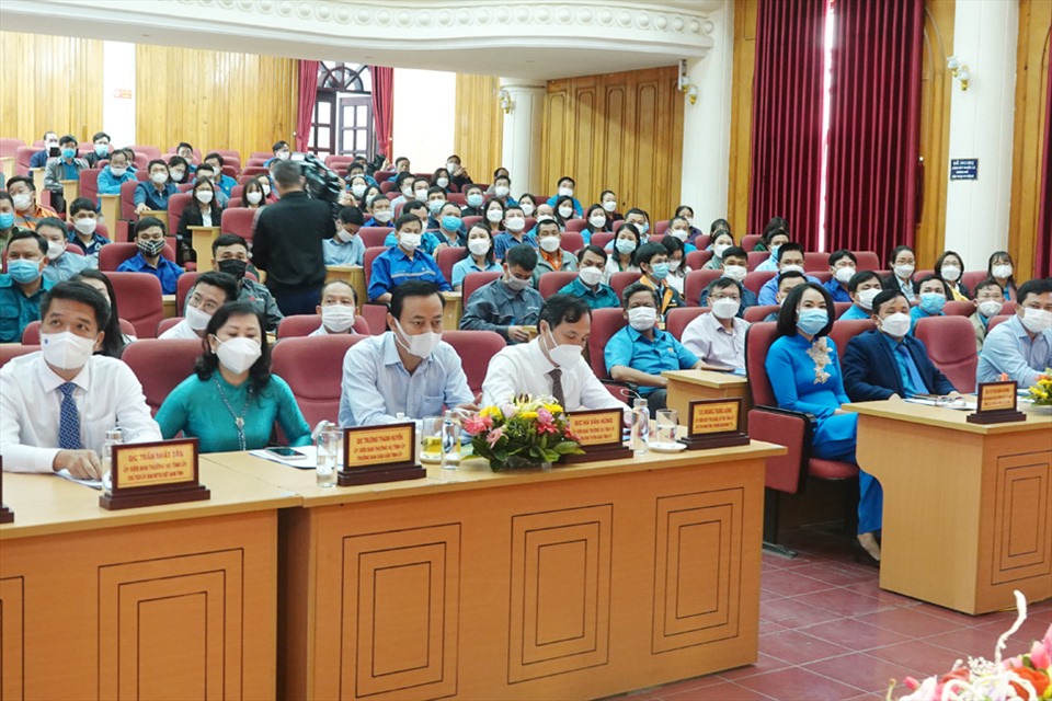 Các đại biểu dự lễ phát động Tháng Công nhân 2022 của LĐLĐ Hà Tĩnh. Ảnh: TT.