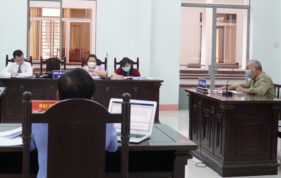 Vị đại diện luật sư cho rằng, ông Nguyễn Văn Bình khởi kiện quyết định 5898 và yêu cầu cung cấp thông tin về sân golf 18 lỗ.