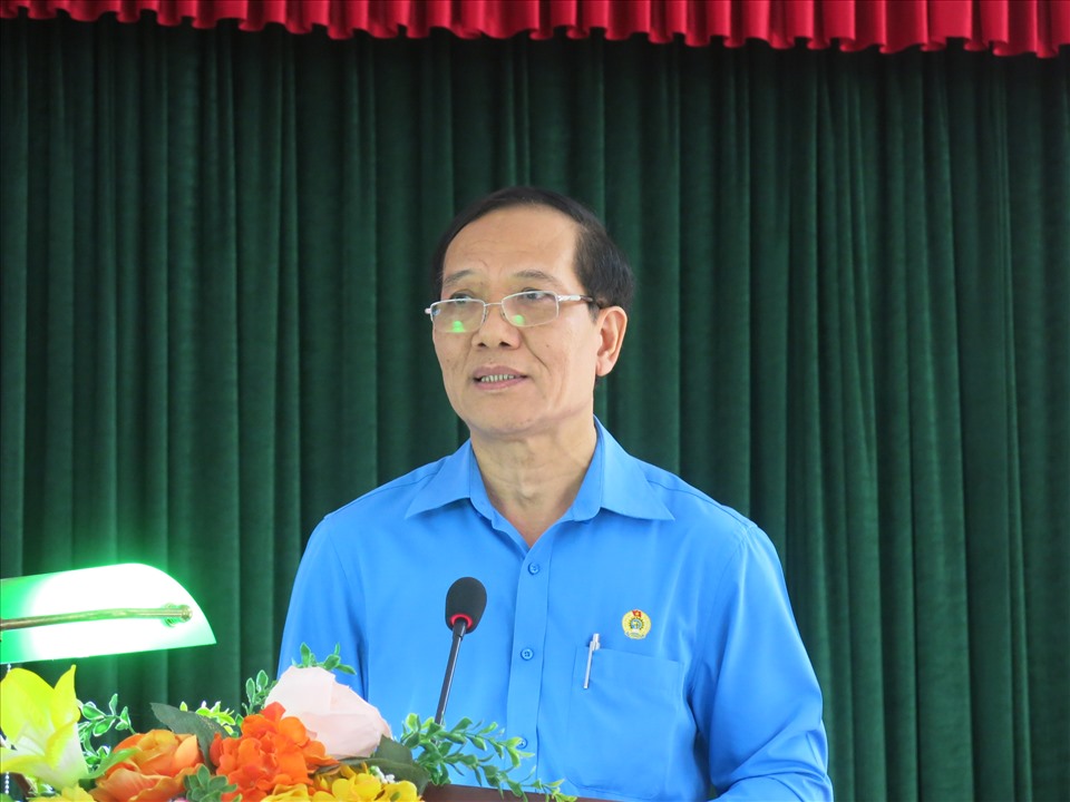 Phó Chánh Văn phòng Tổng LĐLĐVN Nguyễn Văn Toản phát biểu tại hội nghị. Ảnh: Ngọc Tú