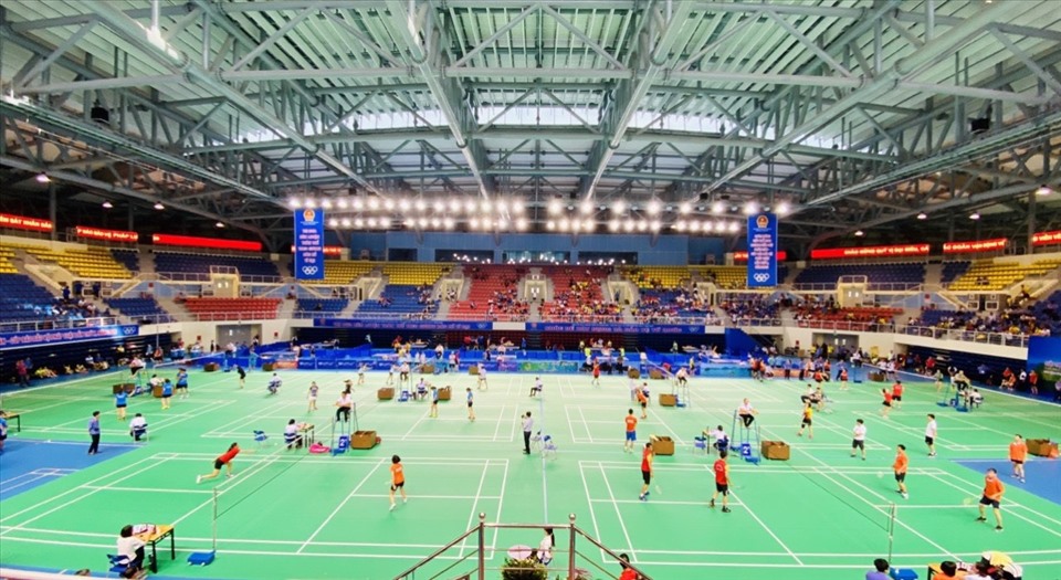 Bên trong nhà thi đấu 5.000 chỗ, phường Đại Yên, TP.Hạ Long - nơi sẽ diễn ra các trận thi đấu môn bóng chuyền trong nhà SEA Games 31. Ảnh: CTV