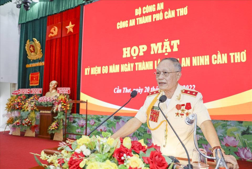 Trung tướng Nguyễn Xuân Xinh, Anh hùng lực lượng vũ trang Nhân dân, nguyên Phó Tổng cục trưởng Cục 5 đọc diễn văn.