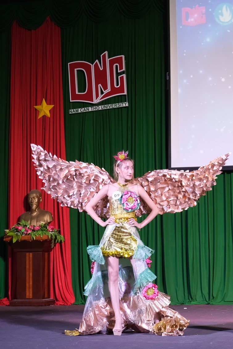 Thời trang tái chế đơn giãn áo yếm và váy  Shopee Việt Nam