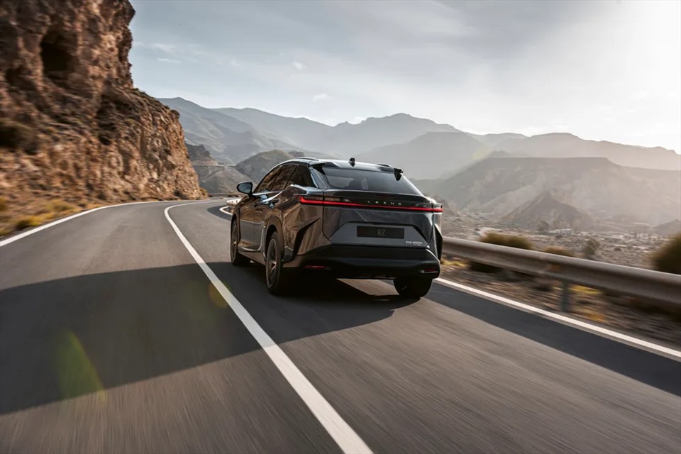 Lexus sắp ra mắt SUV điện hoàn toàn mới có tên RZ 450e