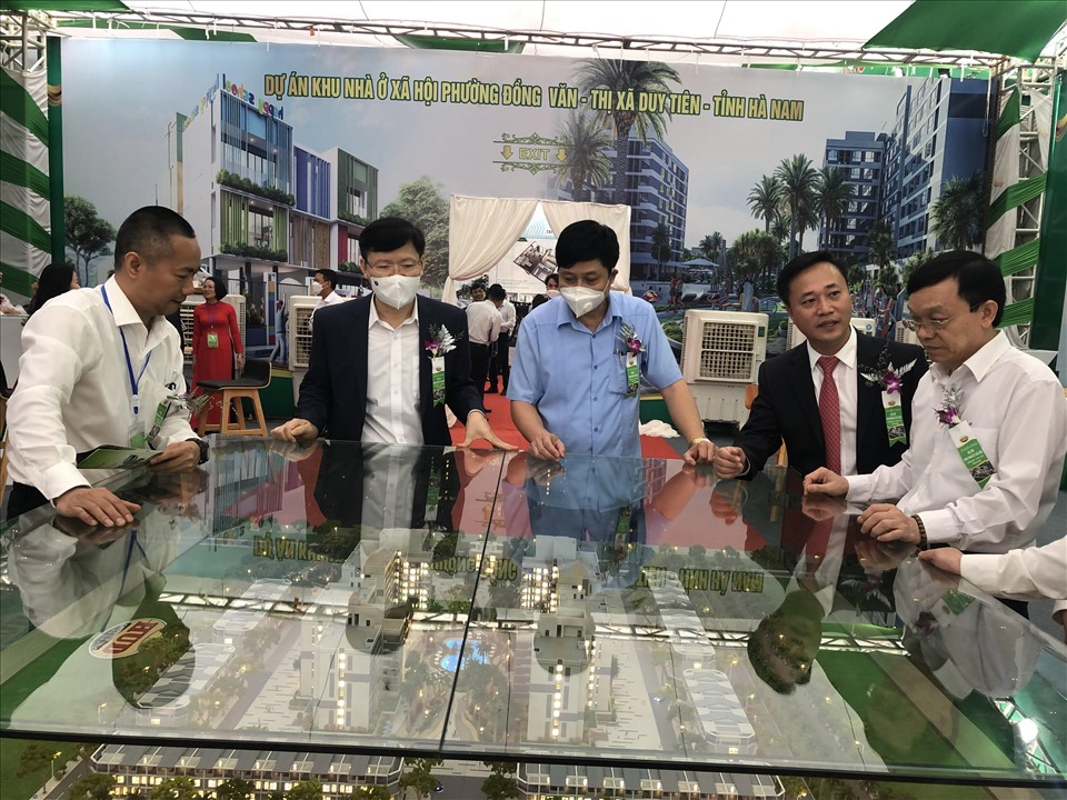 Mô hình Dự án khu nhà ở xã hội tại Phường Đồng Văn, thị xã Duy Tiên. Ảnh Cao Nguyên.